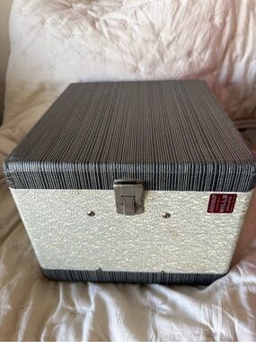 Vintage 60s Zephyrlite MCM 45 RPM Vinyl Record Storage Carrying Case